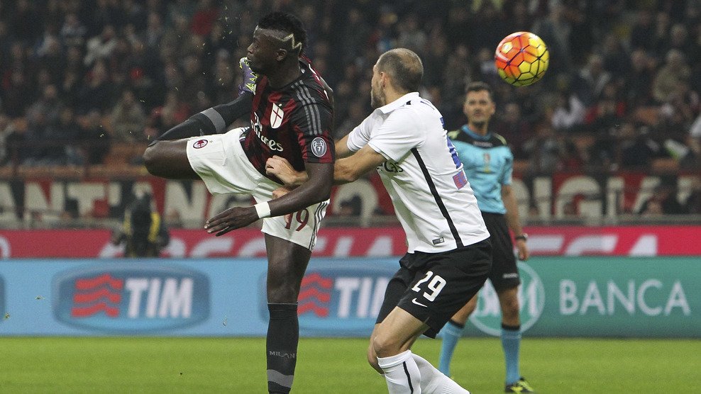 RossoneriMondo's tweet photo. M'Baye Niang and Gabriel Paletta could be included in Nikola Kalinic deal, and leave to Fiorentina to reduce their demands. [@Gazzetta_it] https://t.co/ewVcZKoyU8