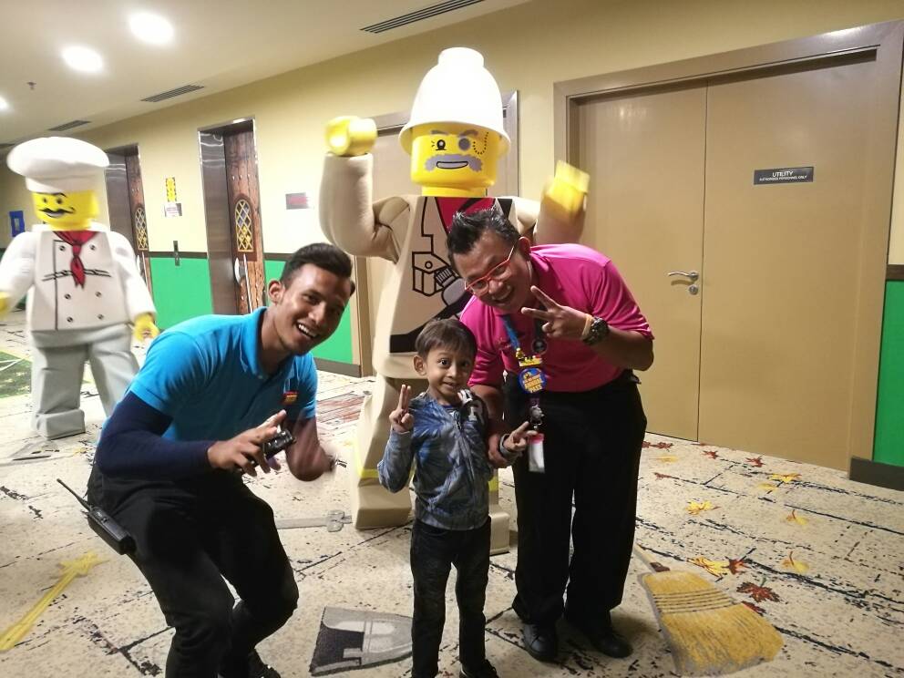 LEGOLAND_MY's tweet photo. We had the pleasure of bringing Adam Rayyan to experience a bit of magic #LEGOLANDMY. Weโre glad to make small difference where we can. https://t.co/85WVJnLD7R