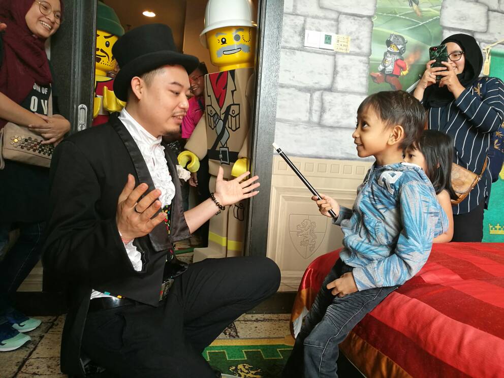 LEGOLAND_MY's tweet photo. We had the pleasure of bringing Adam Rayyan to experience a bit of magic #LEGOLANDMY. Weโre glad to make small difference where we can. https://t.co/85WVJnLD7R