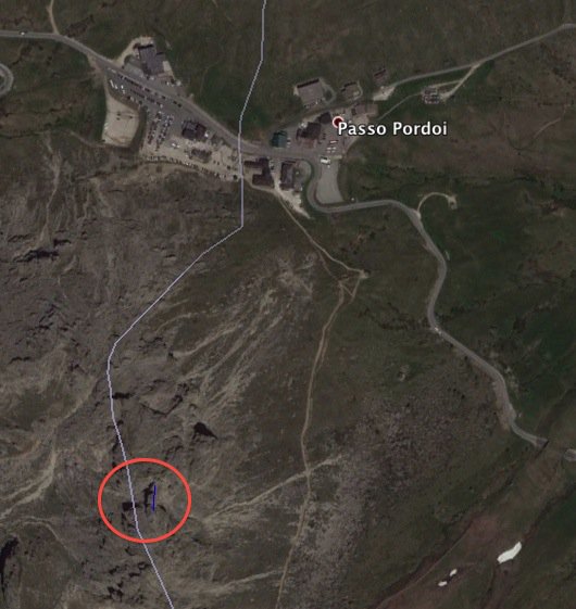 SUEM_Veneto's tweet photo. Passo #Pordoi: un'altra #slackine non segnalata sul lato opposto della valle, sul Piz #Becè. Completo disinteresse per sicurezza altrui. https://t.co/MueBR6ELWH