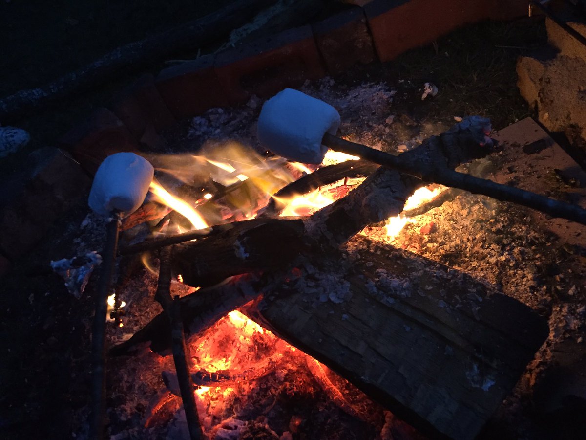 SJBsummerschool's tweet photo. The @SJBWindsor Summer School spent a very British event camping last night. Thanks to @PepperBellsGlam for the tents! #campingisintents https://t.co/lBTOxNh0cZ