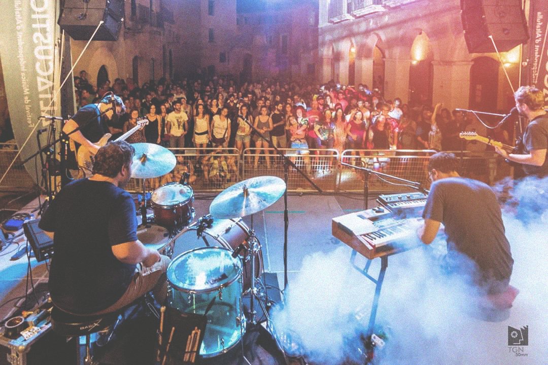 PauVallve's tweet photo. Aquesta setmana 2 concerts gratuïts a l'aire lliure!
Dimecres: VALLS jo sol 20h
Dijous: MATADEPERA amb banda 23h
>> https://t.co/MU58Jp43sy https://t.co/Qz6D7RPjwl