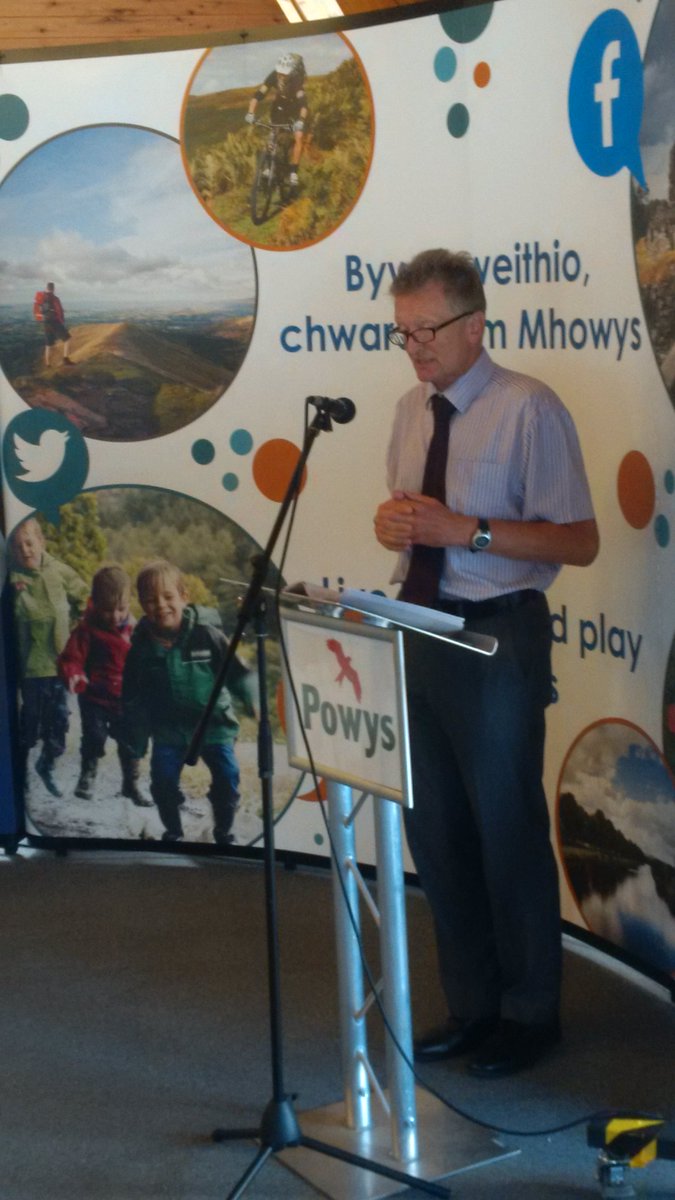 DavidMDOTHS's tweet photo. At Royal Welsh Showground with our CMO. https://t.co/5RQicyXY8s