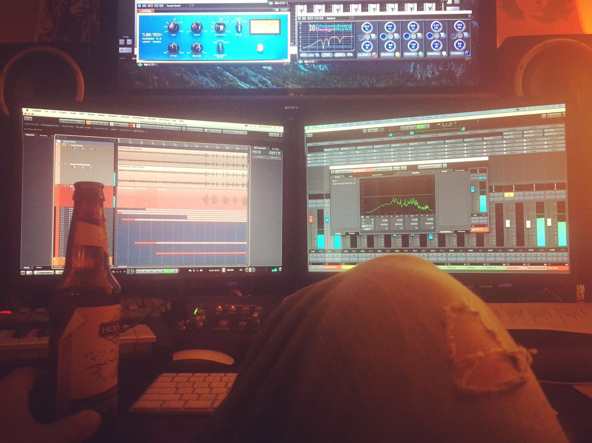 Anton_Bass's tweet photo. there's beauty in the machine. 🎶 #musicproduction #cubase #spindlehill #vocalproduction @JenniferCella1 @djmonikkr @Seatosun https://t.co/bAkpkTPhVz