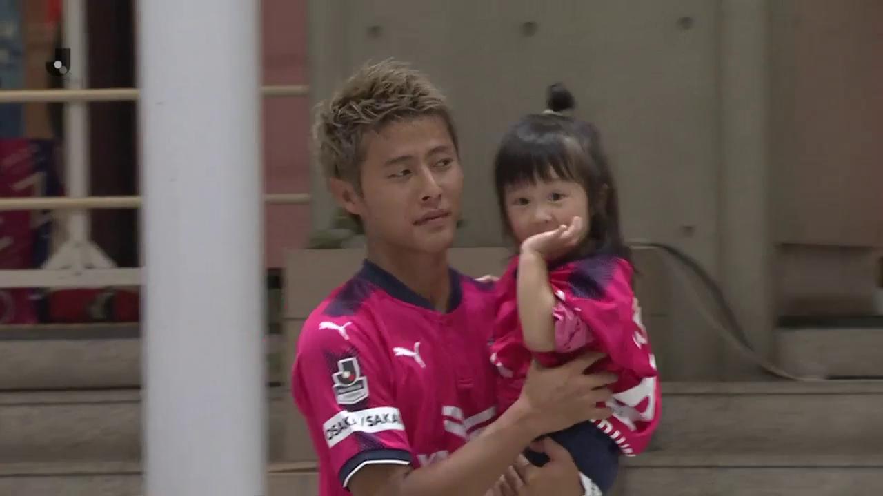 Twitter 上的 ｊリーグ 日本プロサッカーリーグ エスコートキッズに夢中な 柿谷曜一朗 選手 Yoichiro0103 何を話し ているのでしょうか ｊリーグ Jleague T Co Dfrpvyacsb Twitter