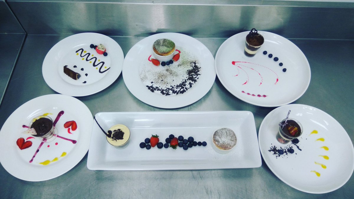 a_chik_'s tweet photo. #souffle #mousse #platingdessert #dessert 🍮🍰🎂🍧 https://t.co/8DIw7PfrDB