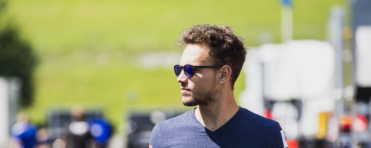 WilliamsF1's tweet photo. WILLIAMS MARTINI RACING Confirms @luca_ghiotto for Hungary Young Driver Test. Link below!

https://t.co/GfEHvyu2FA https://t.co/1JzRkBeuKA
