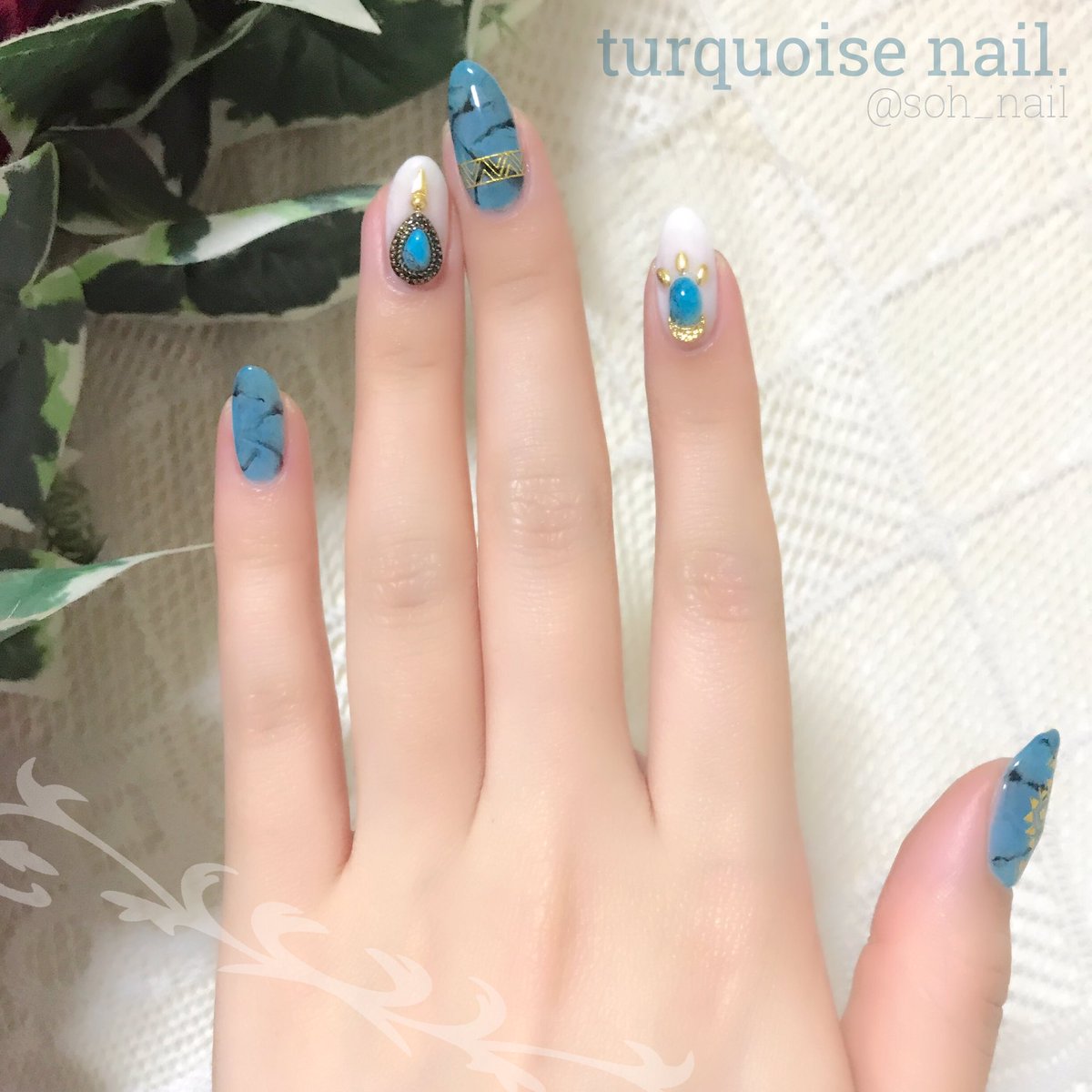 Soh ネイル垢 New My Nail 真夏の太陽に映えるターコイズネイル コンチョやゴールドパーツを使いたくって出来上がりました 天然石風なネイルは模様を作るのがほんとに楽しい ネイルに合わせてエスニックなお洋服が着たくなってきた٩ W و