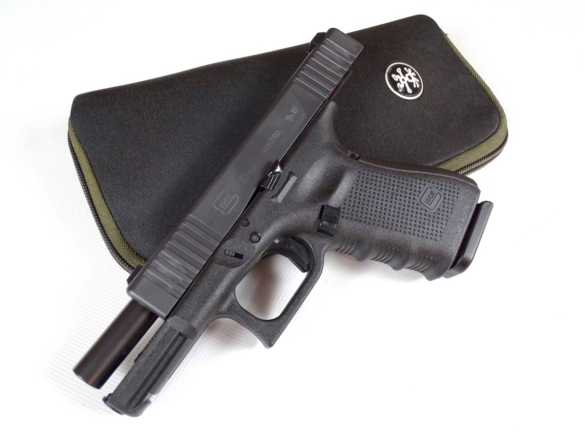 GlockMagazine's tweet photo. New Glock 19 Gen4 FS #glock #glock19 https://t.co/lrRJKiemLh
