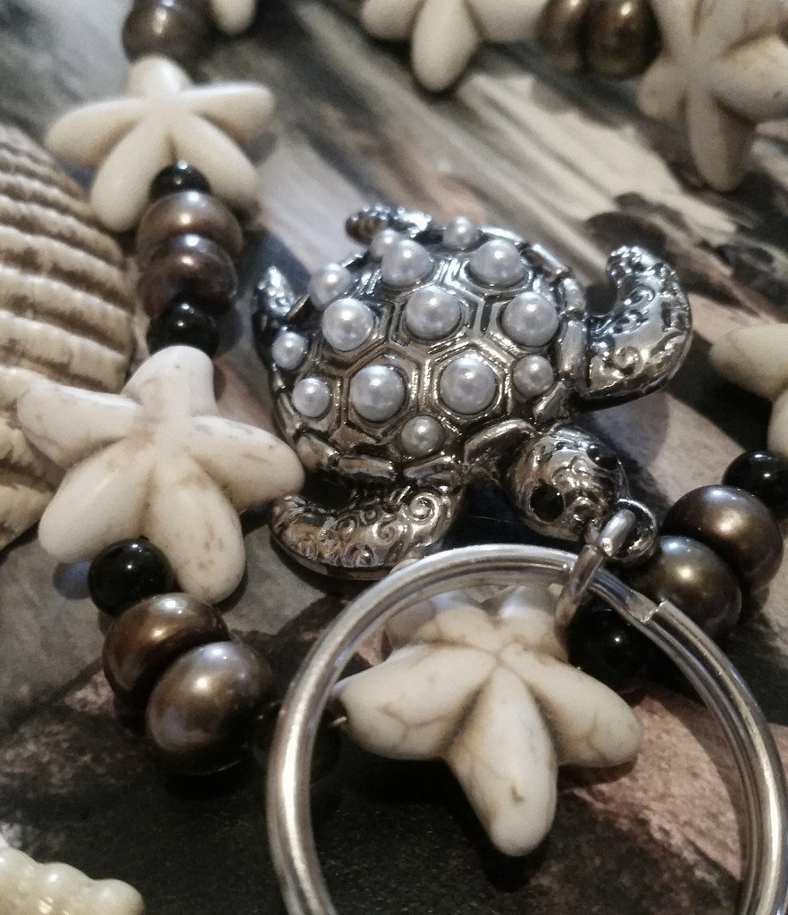 AbsoluteJewelry's tweet photo. SeaTurtle Love! Keychain 
https://t.co/O4AVCNmTzm #turtletuesdays #turtlekeychain #seaturtles #turtles #Hawaiian https://t.co/UuWwru7iyL