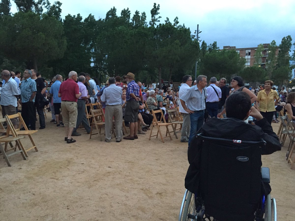 RSalinaaas's tweet photo. Gran vespre de havaneres a salt gràcies a la feina incondicional i incansable de la colla @collamhopassobe i gran actuació dels @ElsCremats https://t.co/m2VhfQjRZE