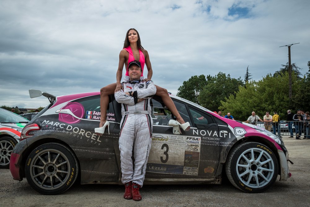 dorcel's tweet photo. Le week-end dernier, @Cassie_Ibiza était au rallye de Saintonge pour encourager @Patrice13Fabre Cc @RallyeSportMed https://t.co/Z0RbR7TIbI