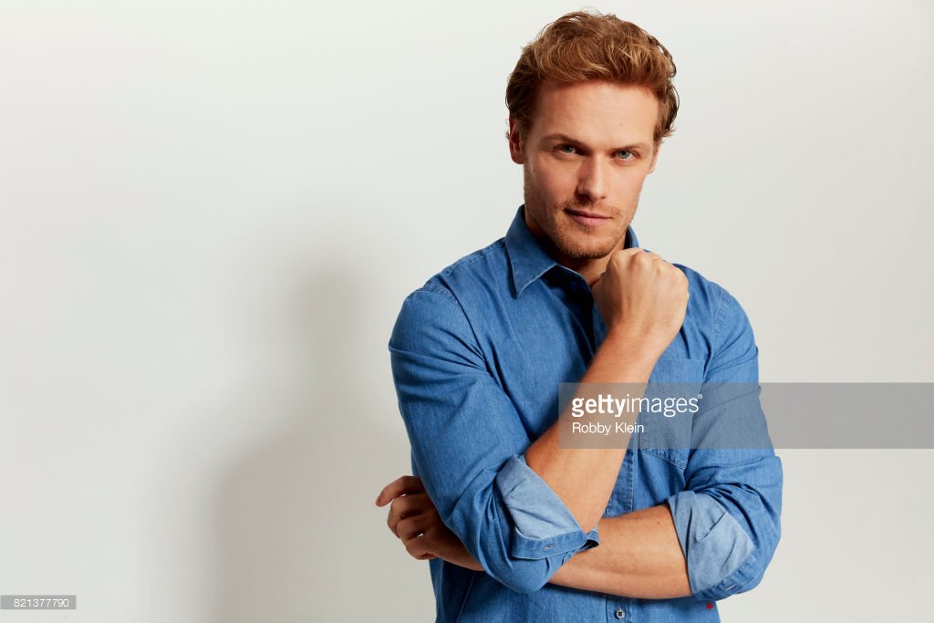 FROutlander_'s tweet photo. #PHOTO 📷 Portrait de @SamHeughan à la #SDCC2017 #OutlanderSDCC https://t.co/8FmbAghOvQ