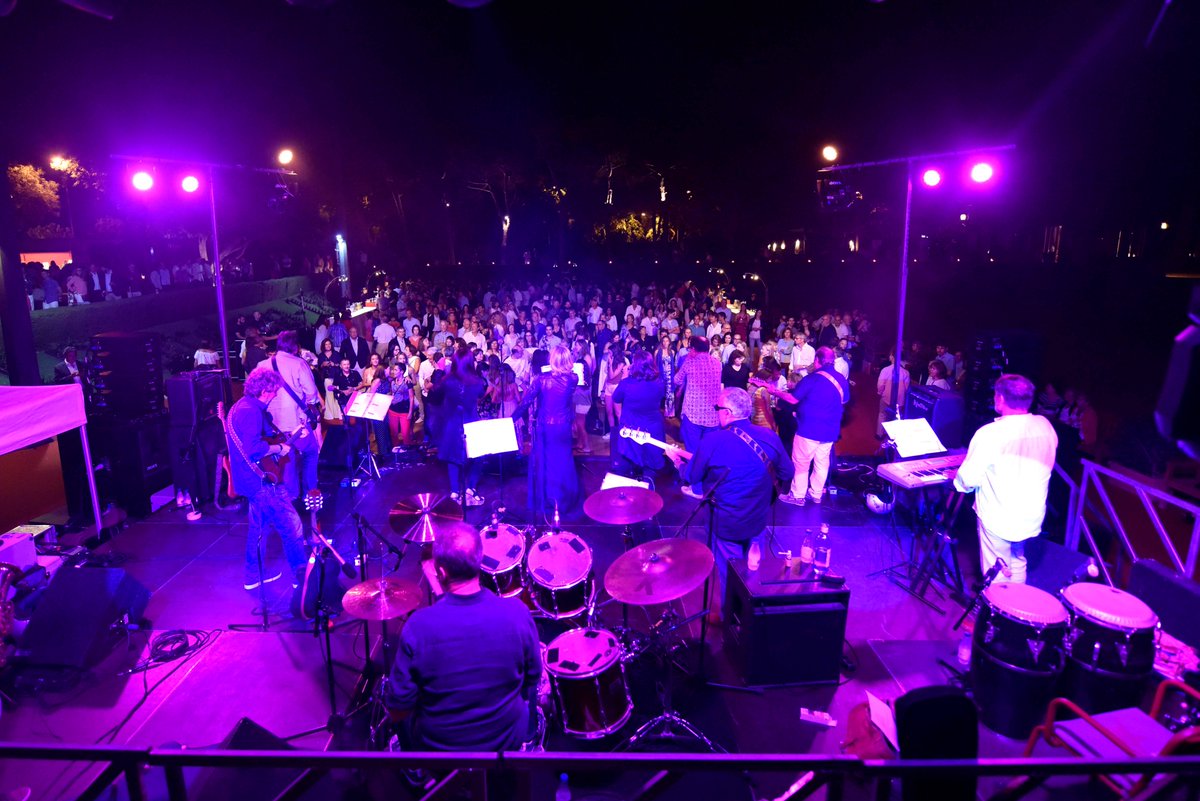 ProjecteARI's tweet photo. Gran noche solidaria en @rctb1899 a favor de 6⃣grandes iniciativas. ¡Mil gracias! 👏😊#Pronec #FundacionQuieroTrabajo #RaquetesSenseFronteres https://t.co/3ZZEfHU7qj