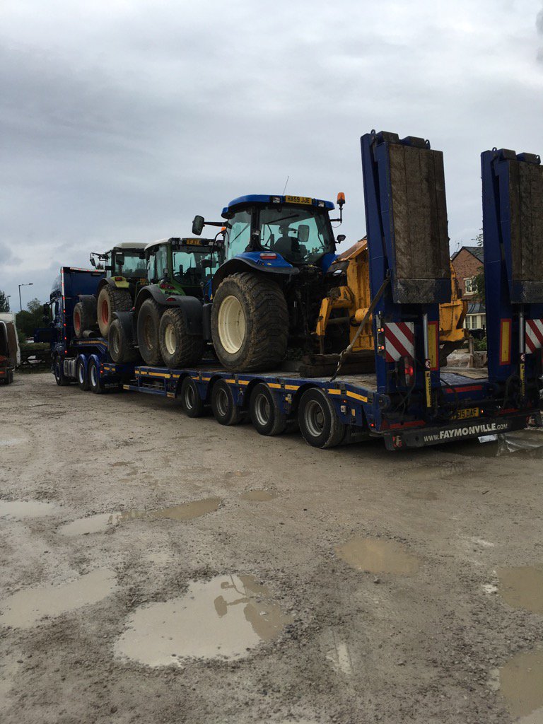 seangoodwin19's tweet photo. Talbotsportsturf all loaded and off to instal the 1st hybrid carpet pitch in uk for public use #powergrass #Football https://t.co/Y86RK5rPPH