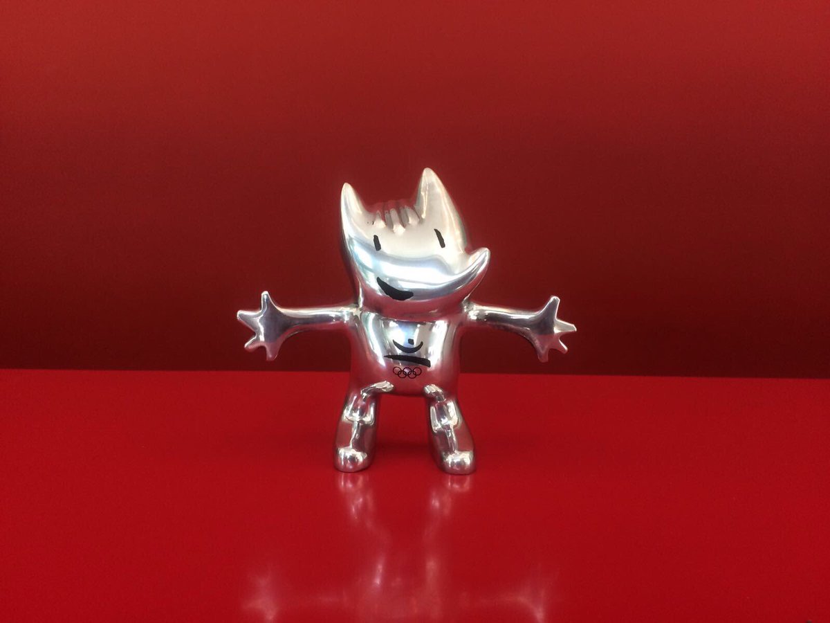 ¡Amigos para siempre! #cobi #hotelomm #barcelona92 @mariscaloficial #javiermariscal