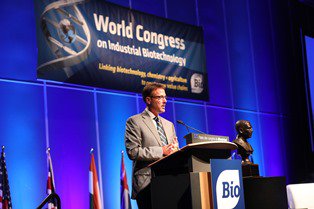 biofuelsmag's tweet photo. @POETDSM ’s Jeff #Broin receives George Washington Carver Award | #Biofuels International Magazine @biofuelsmag https://t.co/knrSsPPKqT https://t.co/DCaKIABK3C
