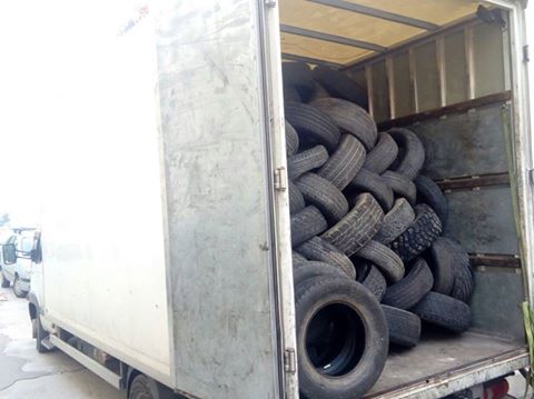 LAVADOSVIDALES1's tweet photo. #Reciclamos los #Neumaticos en colaboracíon con la empresa TNU para proteger el #MedioAmbiente
#Alozaina #Tolox #Yunquera https://t.co/xDBqDZRTGL