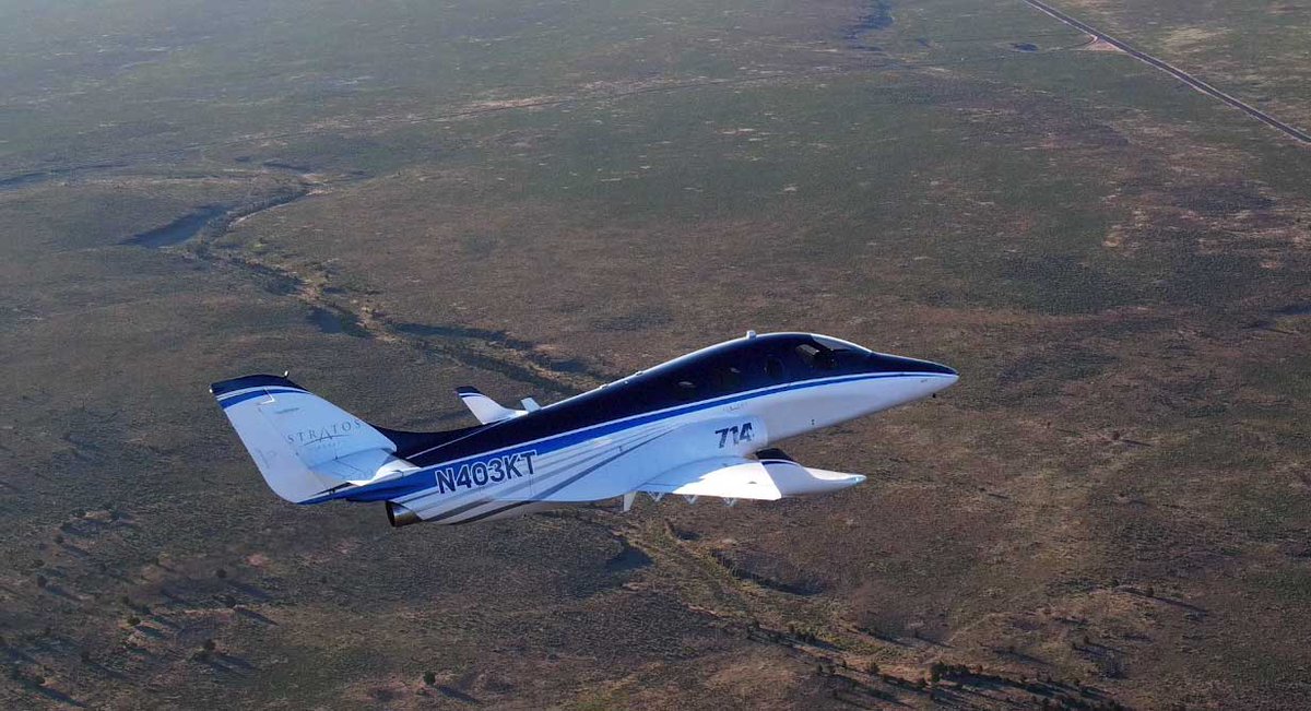 Flyer_Magazine's tweet image. #OSH17 Stratos 714 single-engine jet makes debut bit.ly/2utb7bl