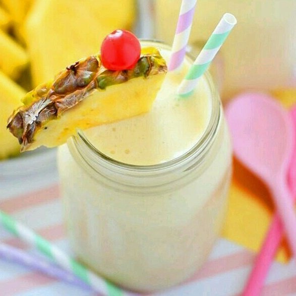 BurlesKeely's tweet photo. Pina Colada shake anyone!? Just insane you can have this to lose weight and receive 17 varieties of fruit &amp; Veg 😍 love my weight right now 👙 https://t.co/zlfMvCiFhg