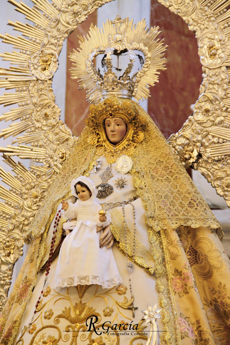 HORA DEL ÁNGELUS.

V. El Ángel del Señor anuncio a María;
R. Y concibió por obra del Espíritu Santo.
Dios te salve, María...
 
📷:<a href="/RubenGarLo/">Rubén López ۞</a>