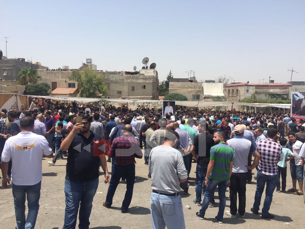 AlghadNews's tweet image. جانب من تشييع جثمان الشاب زكريا الجواوده الذي قتل بحادثة السفارة الإسرائيلية
   
  تصوير: محمد أبو غوش