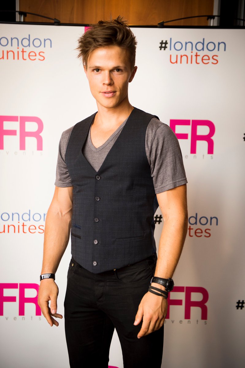 London_Unites's tweet photo. More pictures showing what a fabulous night everyone had at #londonunites thanks @rogerbrownphoto https://t.co/EFbH1fTO9H