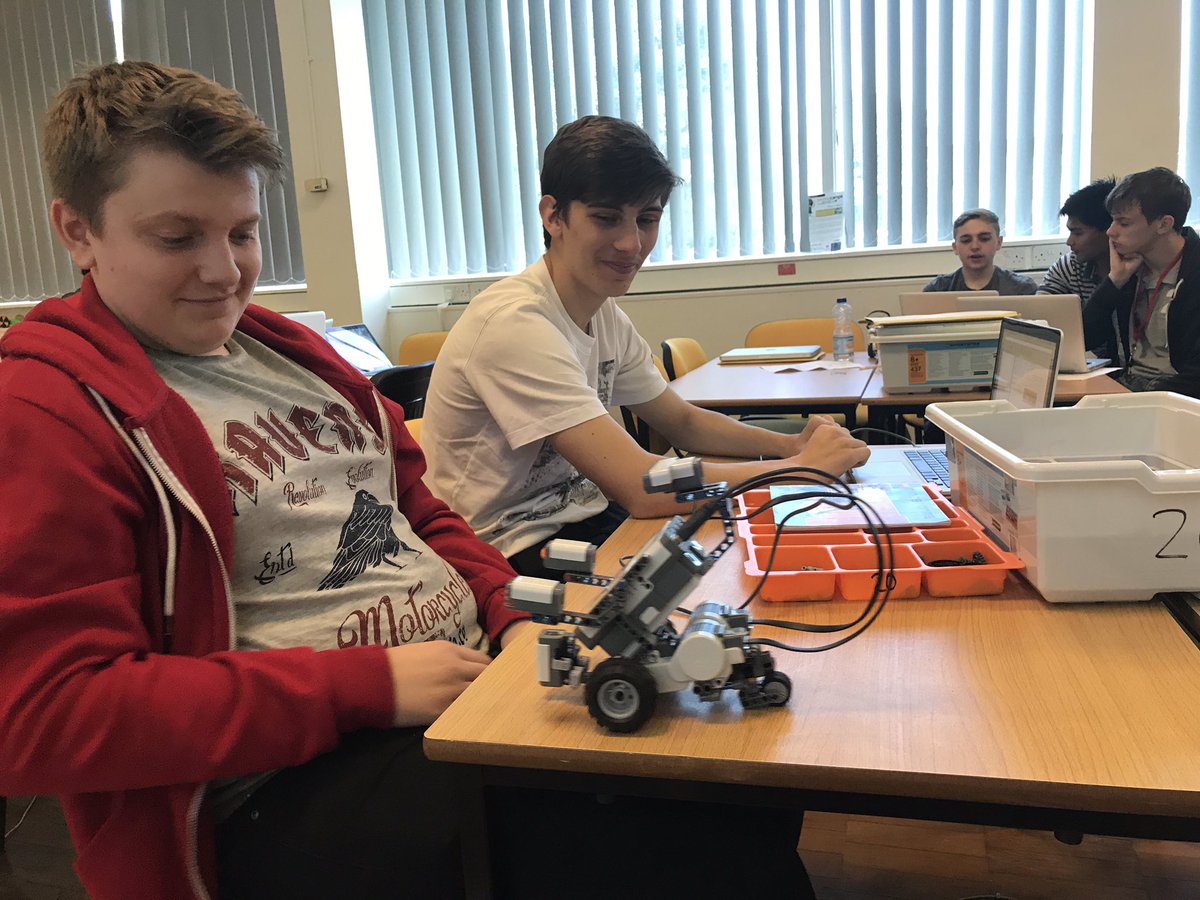 Technocamps's tweet image. Great #day2 of @ReachingWider #SummerUniversity using #RobotC with @LEGOeducationUK #Mindstorms