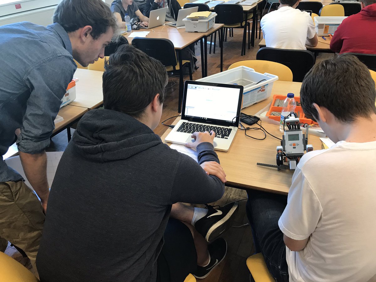 Technocamps's tweet image. Great #day2 of @ReachingWider #SummerUniversity using #RobotC with @LEGOeducationUK #Mindstorms