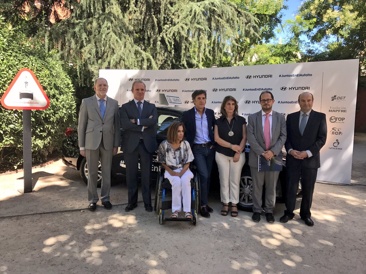 Hoy en <a href="/Museo_Lazaro/">MuseoLázaroGaldiano</a> presentamos #JuntosEnElAsfalto, una iniciativa por la convivencia de ciclistas y conductores en la carretera.