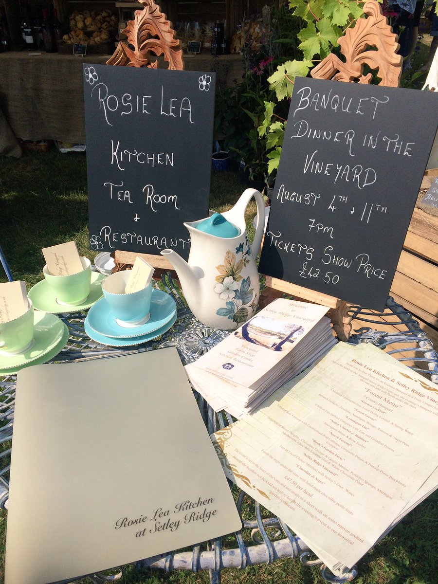LisaRParker's tweet photo. @SetleyRidgeGC @RosieLeaBakery looking lovely @NewForestShow ! #funinthesun #todayatleast 😆Love the sound of magical evenings ahead #booknow https://t.co/ByjTe5XfGy