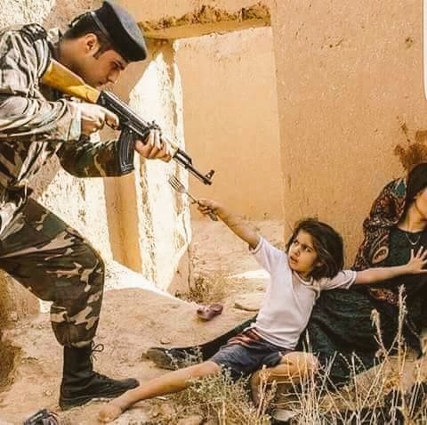 salihoglulatif's tweet photo. Susan insanlık
Konuşan resim

Yaralı anne yerde yatıyor
İnsanlıktan çıkmış İsrailAskeri
Hâlâ namluyu uzatıyor

Mâsum yavru
Herşeyi anlatıyor https://t.co/ytGZilw5vt