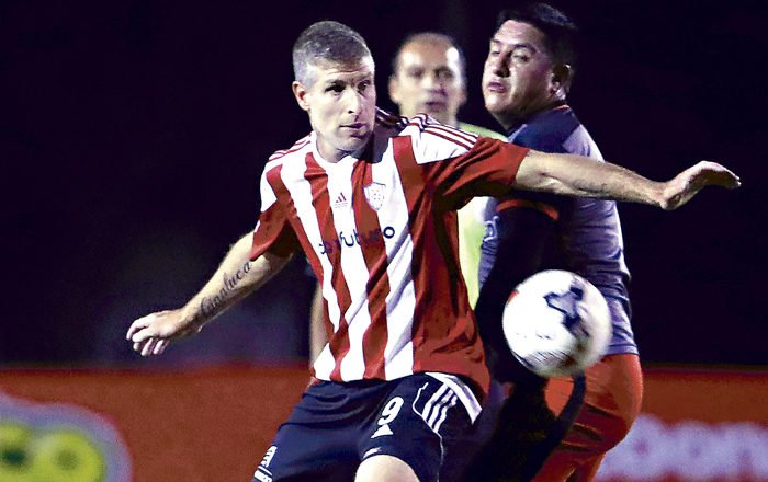 MondoFutbolCom's tweet photo. Martín #Palermo e Pato #Abbondanzieri infiniti. In Cile, invitati dal TTK #LePons, vincono da protagonisti la Copa de Oro della @ligasanjose https://t.co/ug5scEIMCw