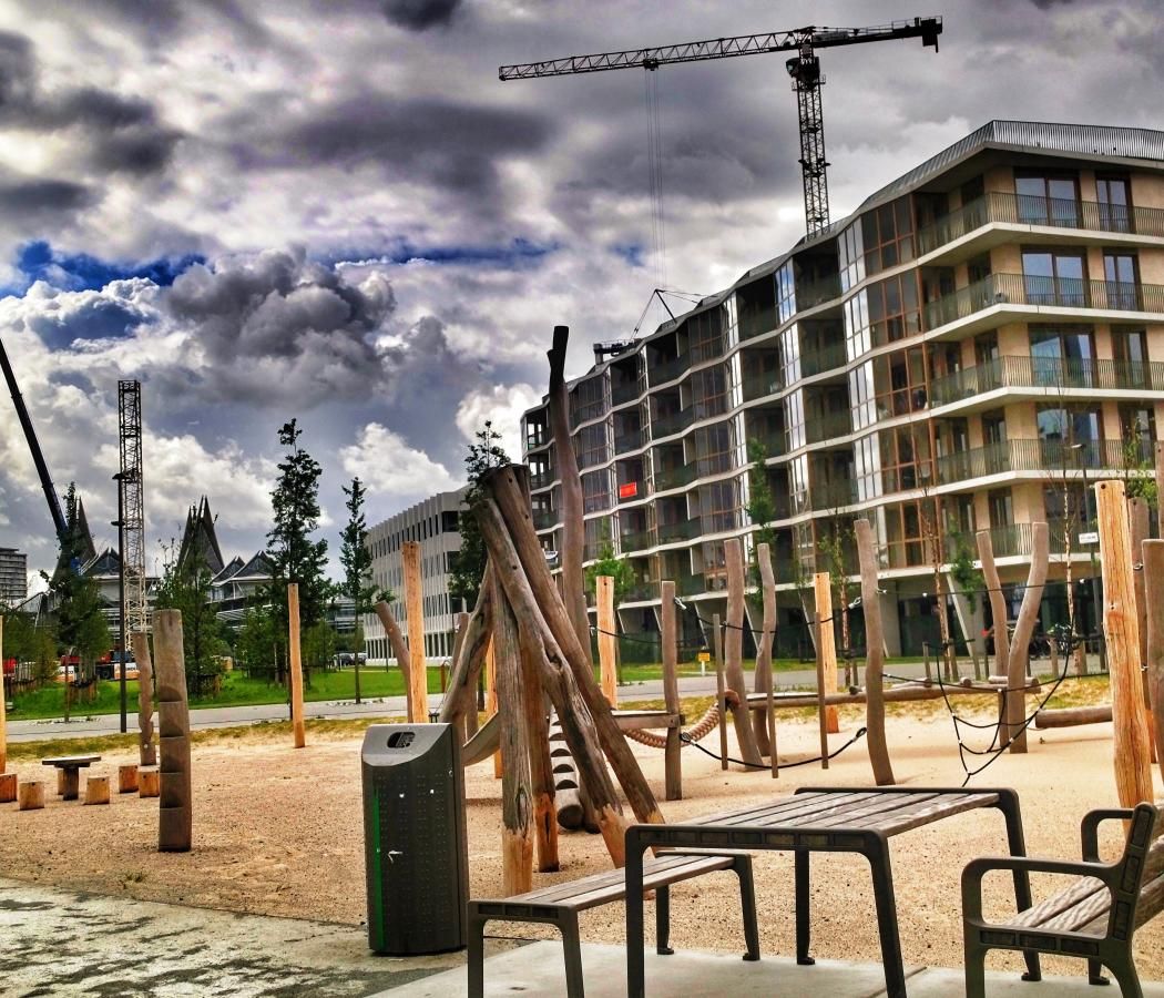 StadsLab2050's tweet photo. Twee jaar geleden was dit nog een bouwkuil.  maar een grijze werf ontpopt zich  tot een groene buurt: https://t.co/wAhJMhtLa7 @triple_living https://t.co/51kJPZ0b1J