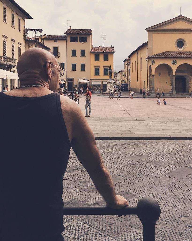 lessio_fucili's tweet photo. Piazze... #pointofview #iphonephoto #curvadiviraggio #mobilephotography #outofthephone #people #squares #squarepic… https://t.co/EzHPaaogYz https://t.co/tGaL0YH64B