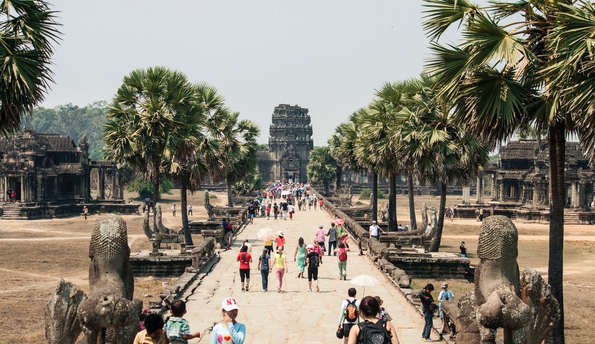 Tripeasel_'s tweet photo. Infamous #Angkor Wat has an aura of divinity that is rare to witness. Visit #tripeasel to commence your spiritual journey #travel #TToT https://t.co/kYk3Ekt4r1