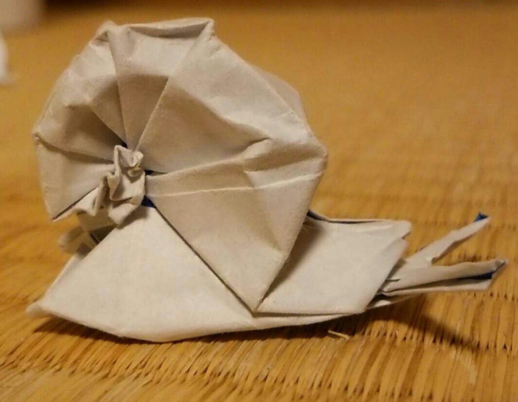 すもも در توییتر 久々折り紙 カタツムリ これは 折り紙と言うよりペーパークラフトな感じがする 折り紙作品 立体折り紙