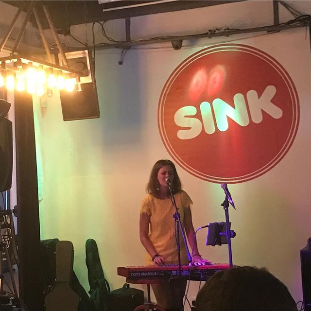 theirkenknight's tweet photo. Reposting @flashmanhp192:
Andrea Dee live #andreadee #music #singer #songwriter #musicchoice #talent #livemusic #londonmusic #artist https://t.co/pi1nwe3e9L
