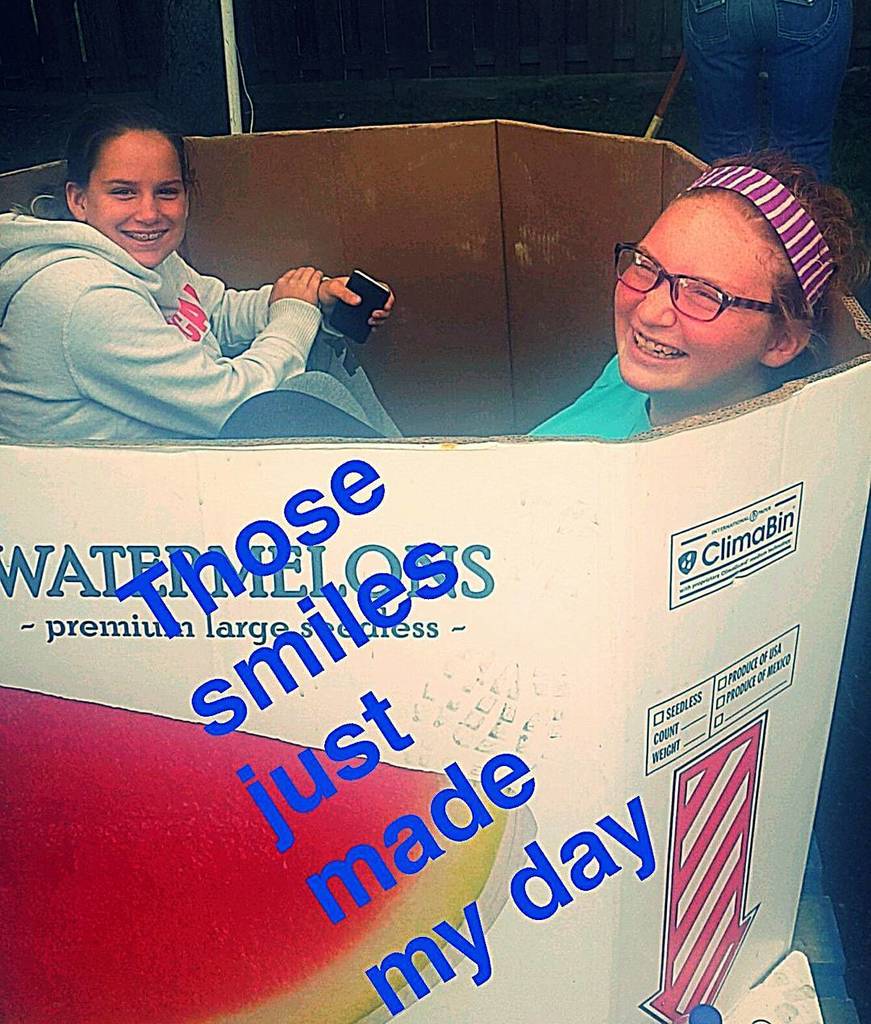 KatieSMiller's tweet photo. Orchestrating our food pantry has many parts & some times obstacles. Moments like this always make me smile! #purejoy #hungerhasaface https://t.co/HUFhTAihxo