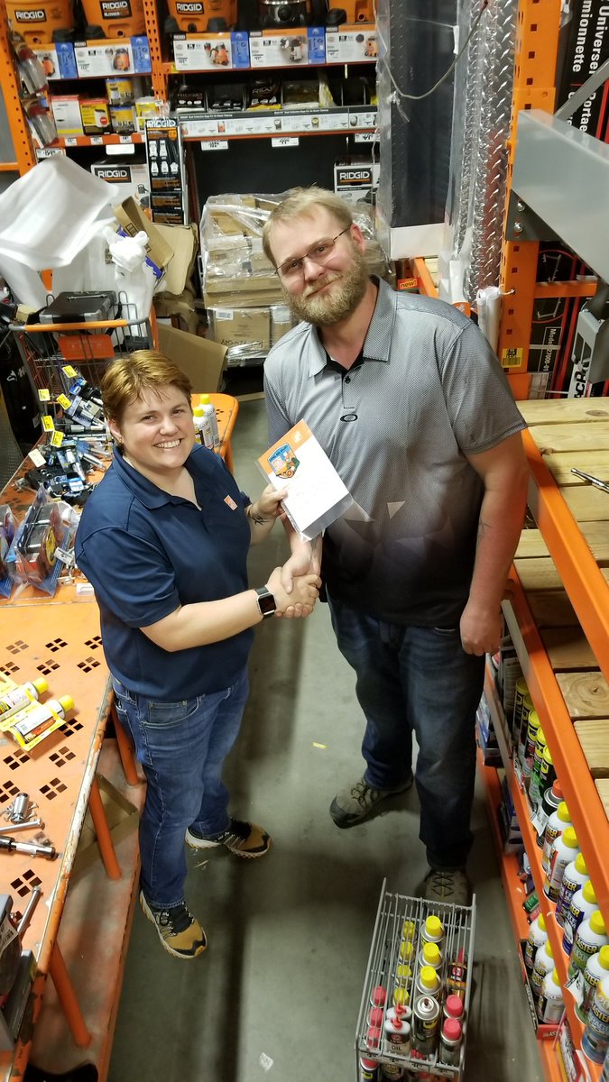 Dave_C_THD's tweet photo. Awarding our MEM Helen a Homer Award for her help that went above and beyond last week. Thanks for being such a great partner to store 1512! https://t.co/KjYgFOczVv