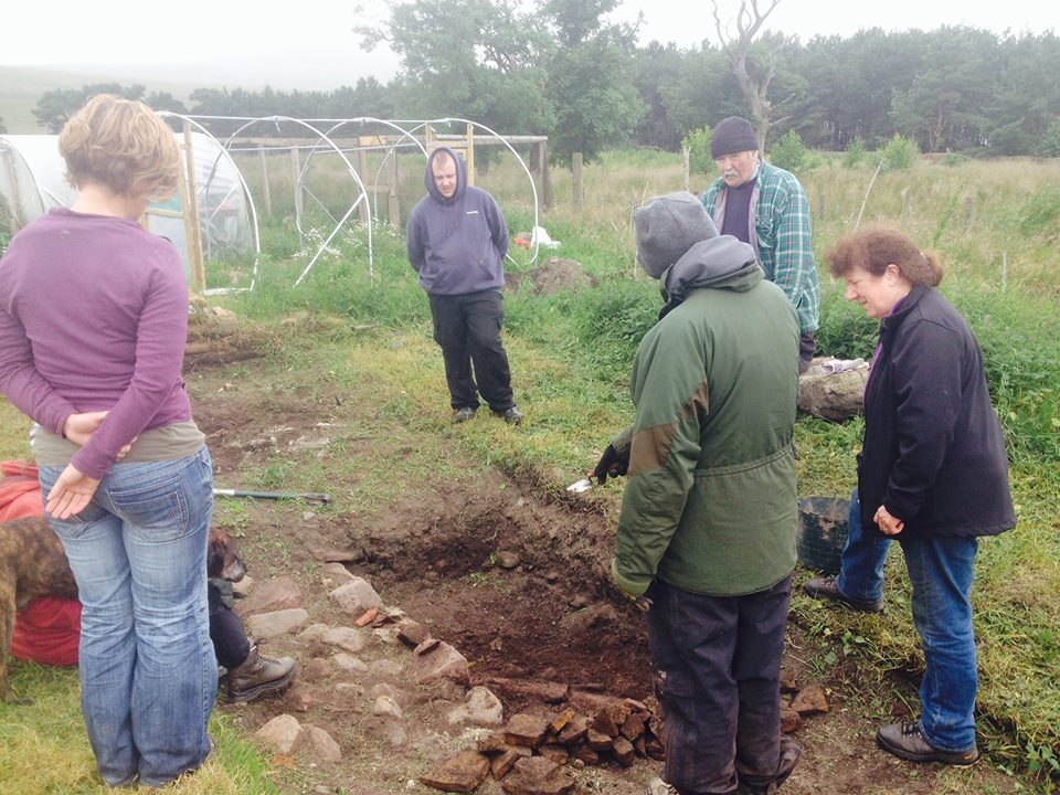 YouthVision1's tweet photo. We found the cobbled floor of the horse gin #storiesstonesandbones #heritagelotteryfund https://t.co/66BKPjhOBz