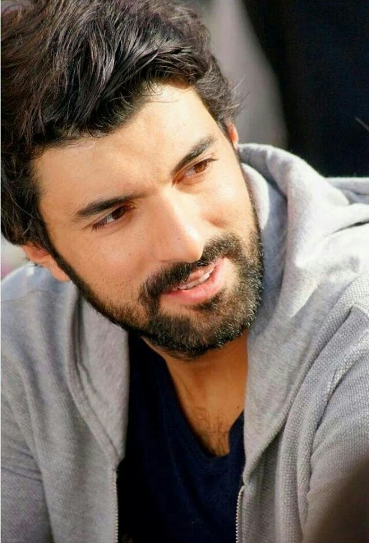 abustun's tweet photo. Roma, Roma 💘.
#TubaBüyüküstün | #EnginAkyürek 
#KaraParaAşk https://t.co/TCgDp4xSy7