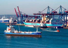 Ghanatradehub's tweet photo. #News: Trade partners hopeful of achieving reforms at ports
Read here: https://t.co/exrvTqmmLE https://t.co/IUTNXehyoh
