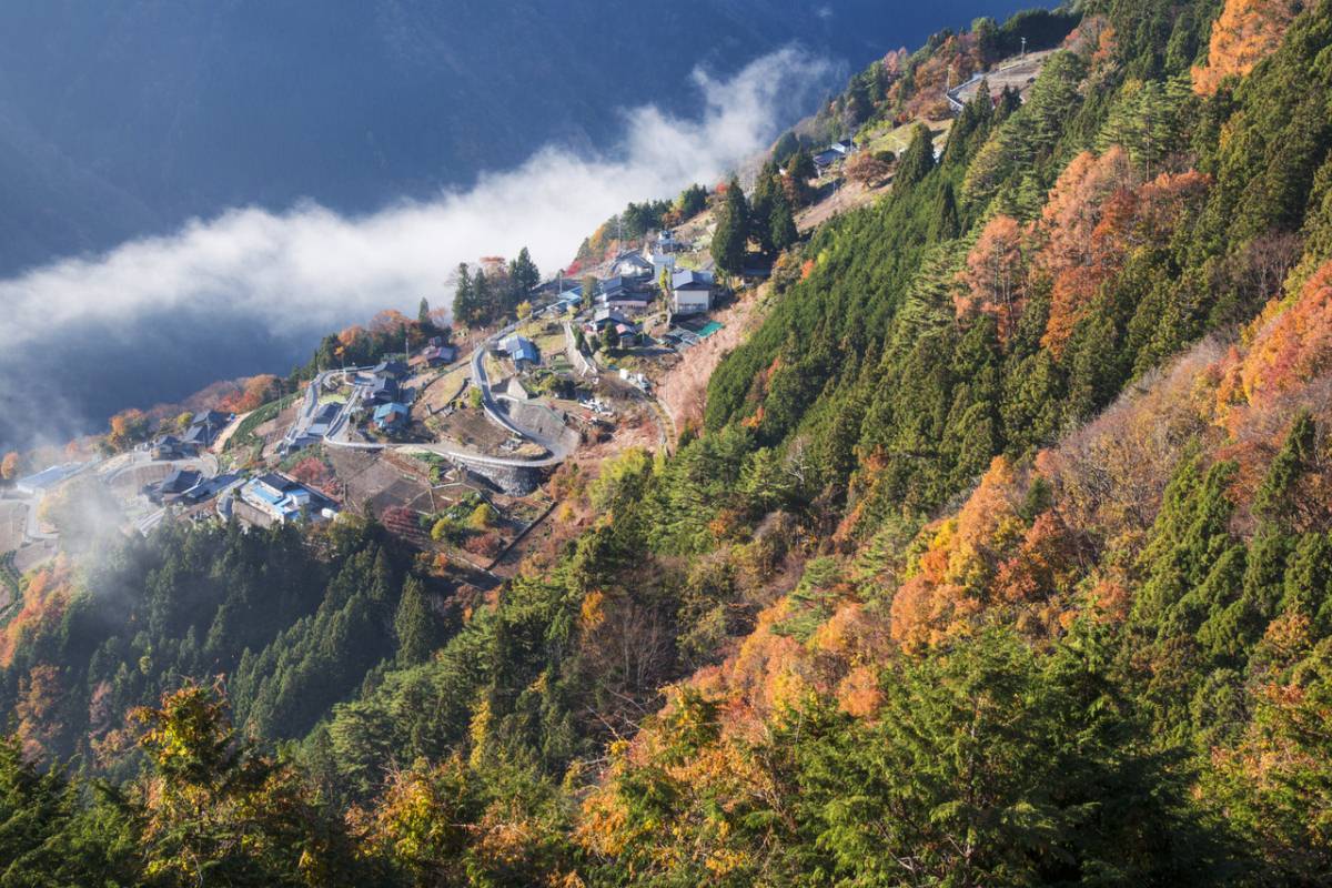 TourankApp's tweet photo. Shimoguri Village in Nagano, Japan, the village in the sky. #Japan #Nagano #travel #TuesdayThoughts #Village #mountains #japantrip #Tourism https://t.co/AEFqNuodNa