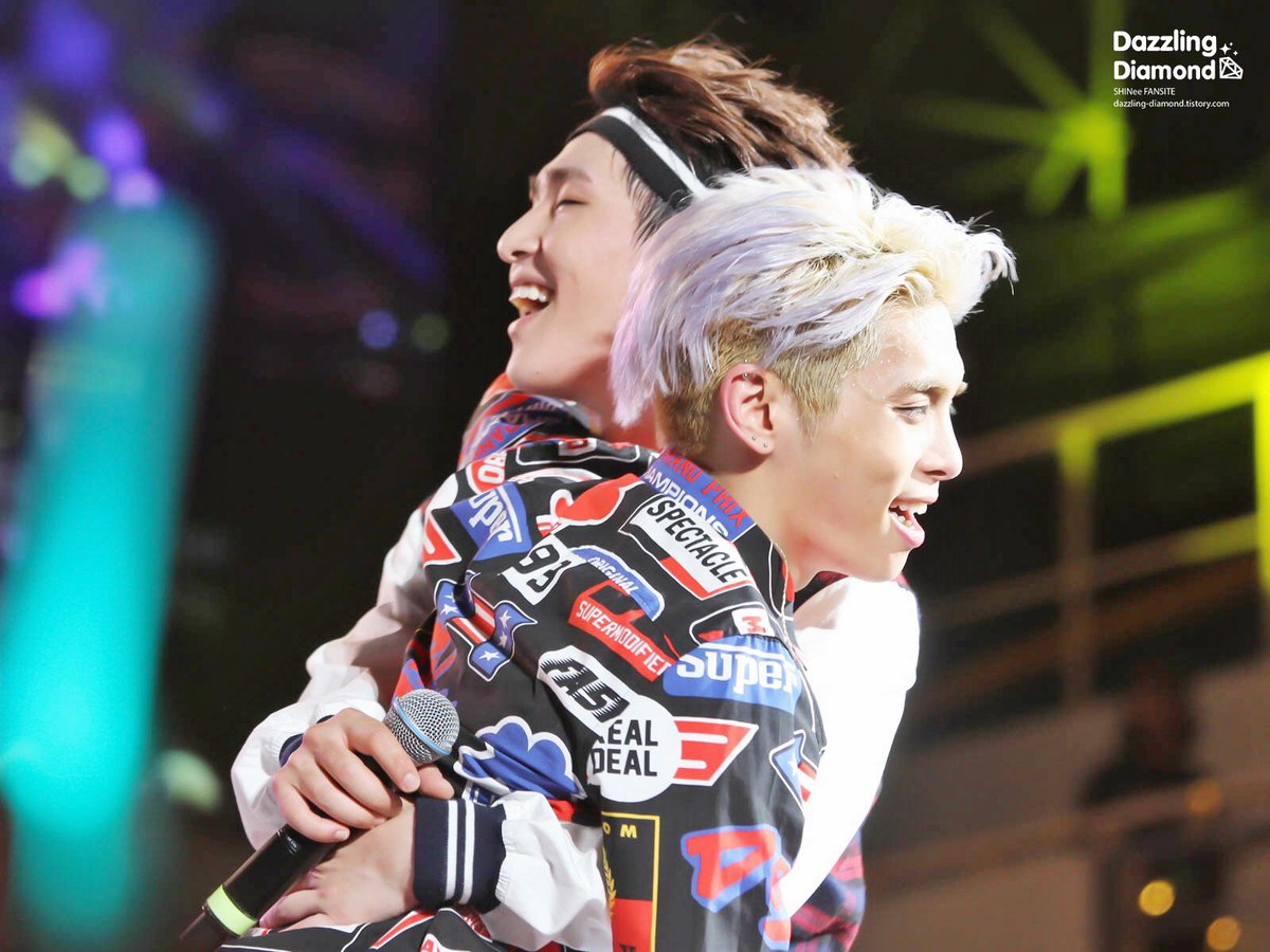 pics_onew's tweet photo. Always smile
#SHINee #onew #jonghyun #onjong #hyunew https://t.co/rHB47CVgAz