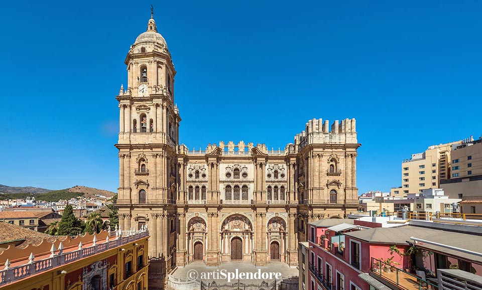 #FelizMartes Hoy se estrenan los nuevos servicios de atención al visitante en la Catedral de #Málaga.Visita el templo malagueño y conócelos!