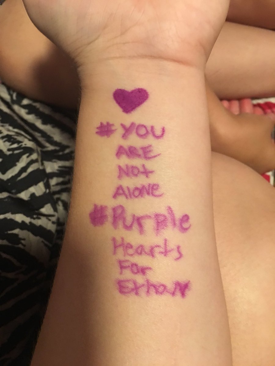 Mercede50168750's tweet photo. #YouAreNotAlone #PurpleHeartsForEthan GraysonDolan EthanDolan 💜💜 https://t.co/109FLJY3g8