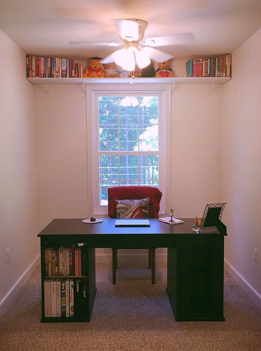 TonyaRVanWinkle's tweet image. This feels SO good! #mywritingdesk #itsclean #itscomingtogether #sopeaceful #trulylovingthis #therestoftheroomischaos #ihaveastorytofinish