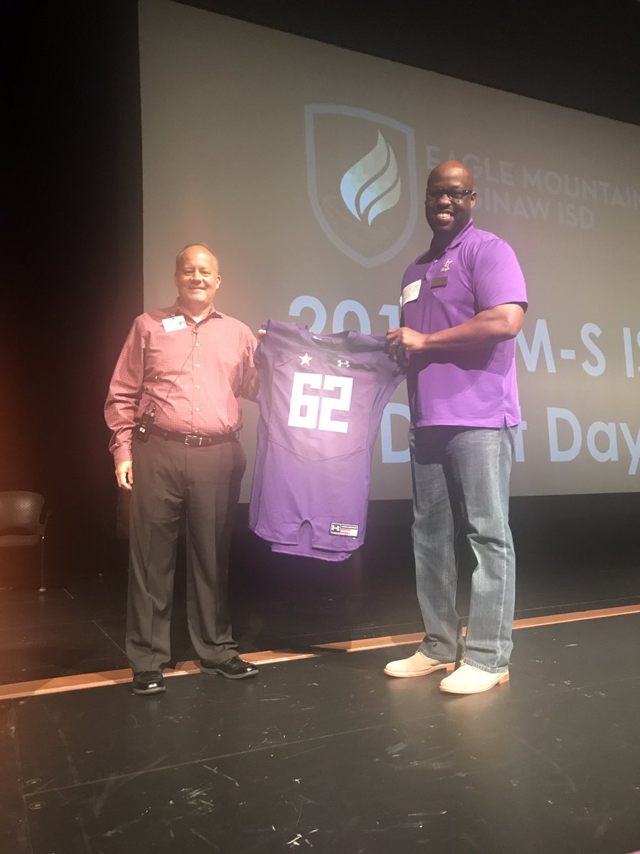 LParkerEdD's tweet photo. 1st Round Draft of Leadership celebrated @EMSISD right now! #Inspire2017 https://t.co/iFde8AJfU0