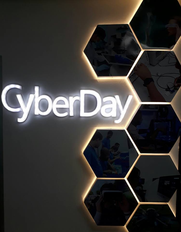 CyberDayPCSD's tweet image. #Cyberlights en el #Xlab en CyberDay, Nuestro laboratorio de tecnologías exponenciales. pcsd.com.do/cyberday